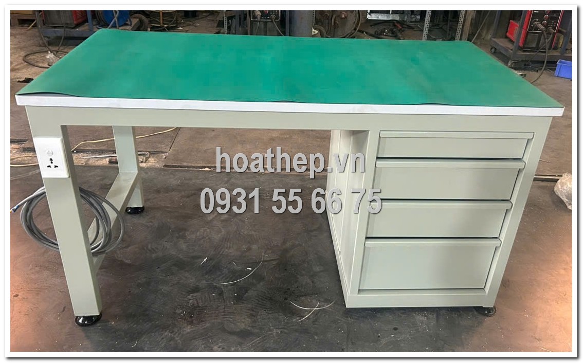 bàn thao tác inox, bàn thao tác thép sơn tĩnh điện, bàn thao tác nhôm định hình, chọn bàn thao tác nào tốt, bàn làm việc nhà xưởng cơ khí