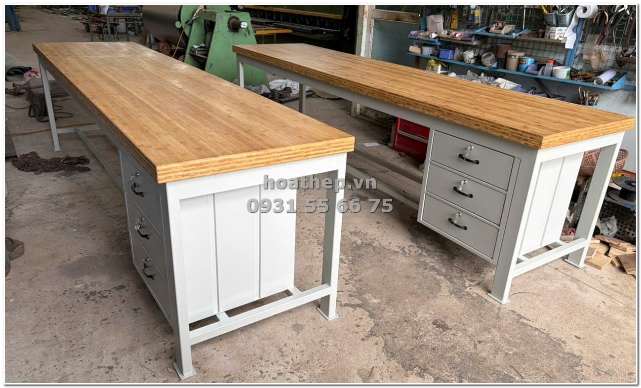 b&agrave;n thao t&aacute;c mặt tre &eacute;p,&nbsp;b&agrave;n l&agrave;m việc gỗ tre,&nbsp;b&agrave;n thao t&aacute;c 3 ngăn k&eacute;o,&nbsp;b&agrave;n xưởng mặt tre d&agrave;y 60mm,&nbsp;b&agrave;n thao t&aacute;c 3300x800x900,&nbsp;b&agrave;n thao t&aacute;c khung hộp 40x80,&nbsp;b&agrave;n thao t&aacute;c xưởng mộc,&nbsp;b&agrave;n thao t&aacute;c xưởng cơ kh&iacute;,&nbsp;b&agrave;n thao t&aacute;c cao cấp,&nbsp;b&agrave;n thao t&aacute;c sơn tĩnh điện x&aacute;m